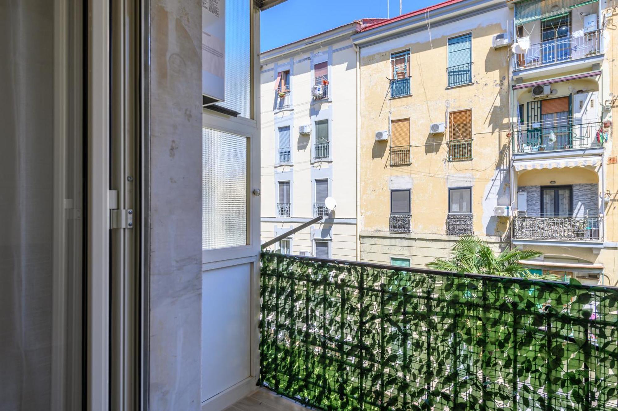 Domus Romeo Apartment *