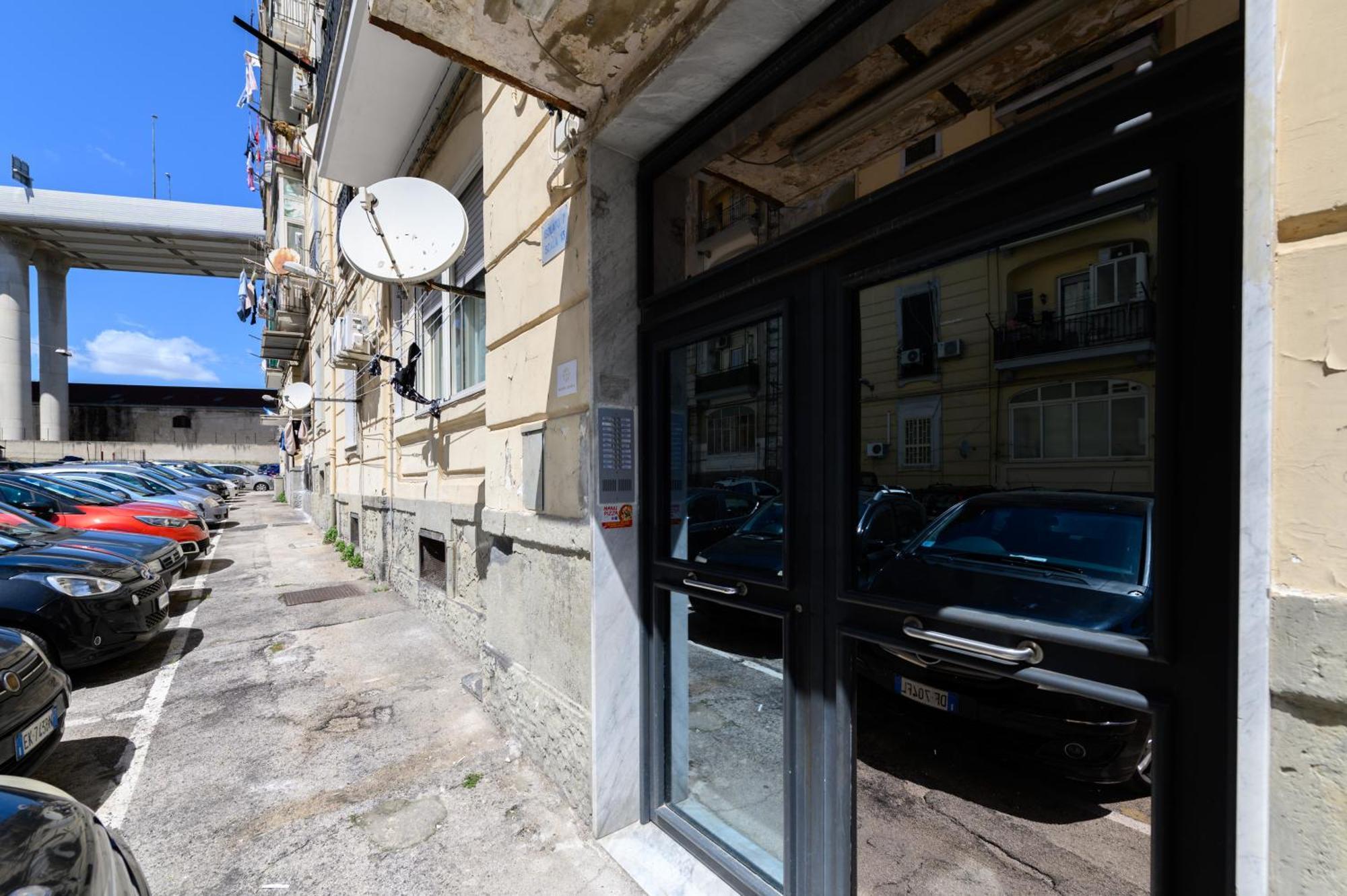 Domus Romeo Apartment *
